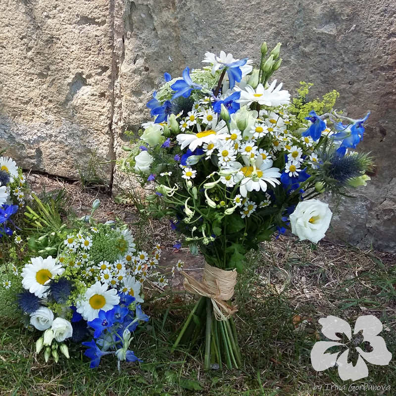 Meadow bride's bouquet